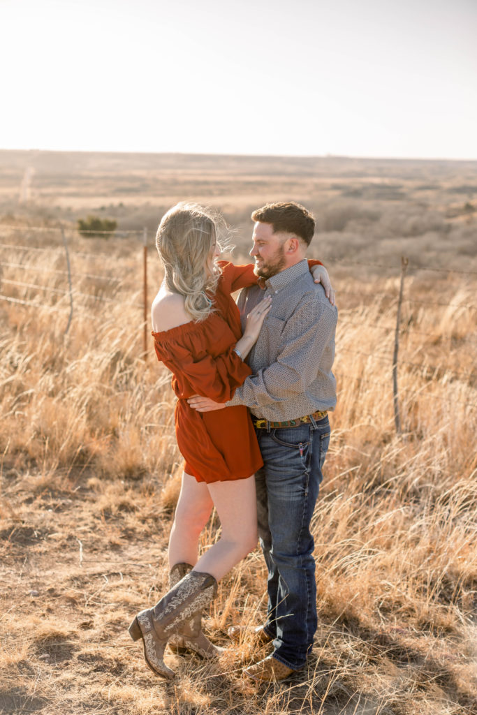 choosing outfits for your texas engagement session